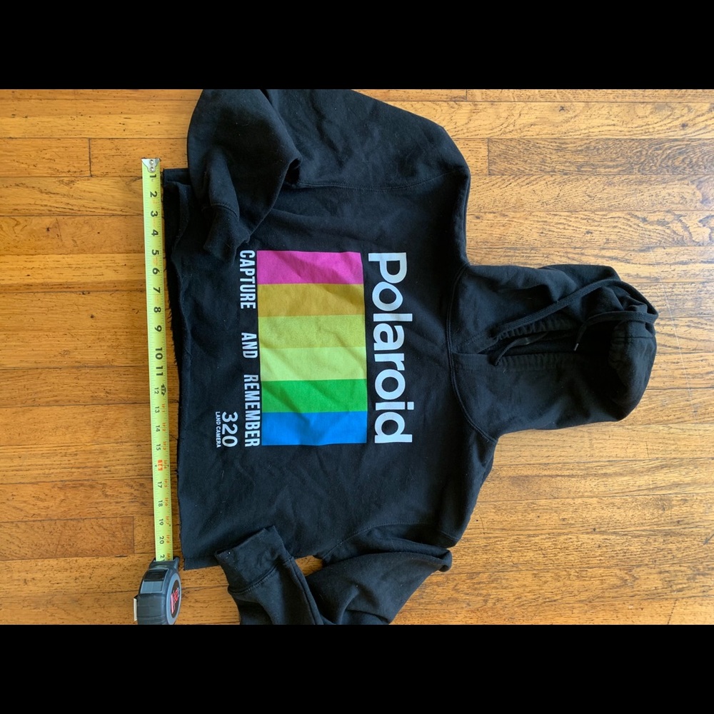 Black crop sweatshirt